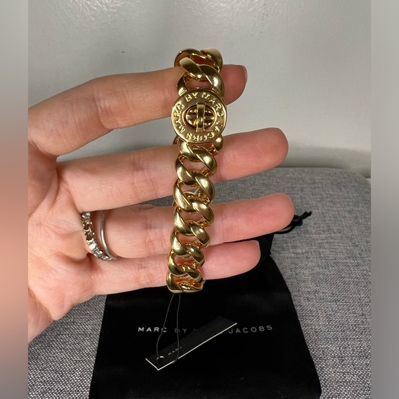 NEW Marc By Marc Jacobs Goldtone Katie
Logo Link Mini Bracelet NWT - Picture 5 of 6